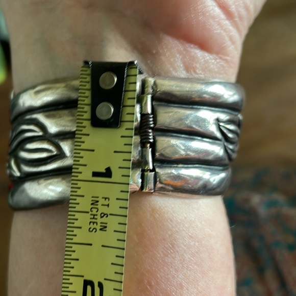 Vintage sterling silver hinged artisan bracelet Aztec Inca UNIQUE comfortable - Picture 9 of 9